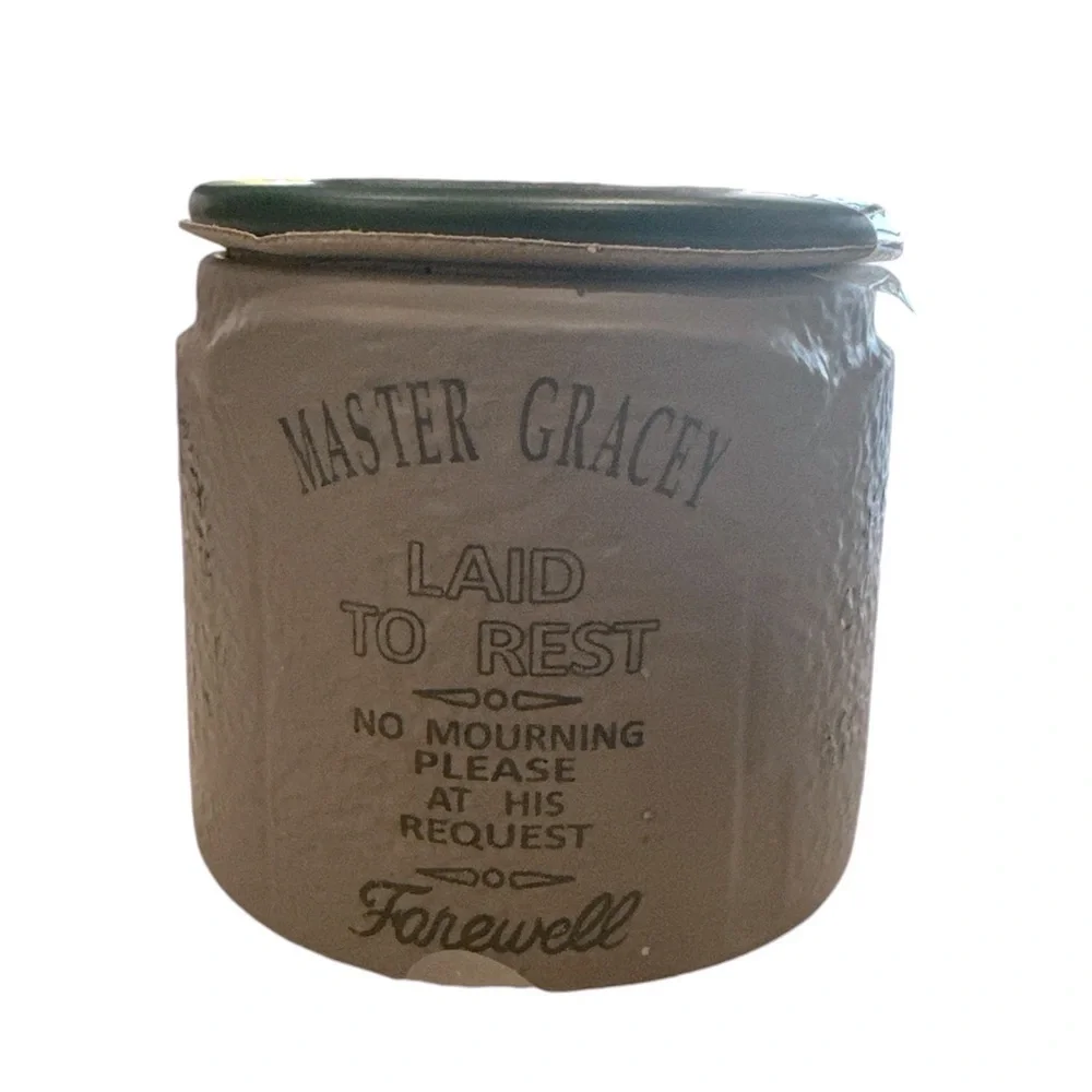 Disney Parks The Haunted Mansion Madame Leota Scented Candle with Lid 10 oz NEW
